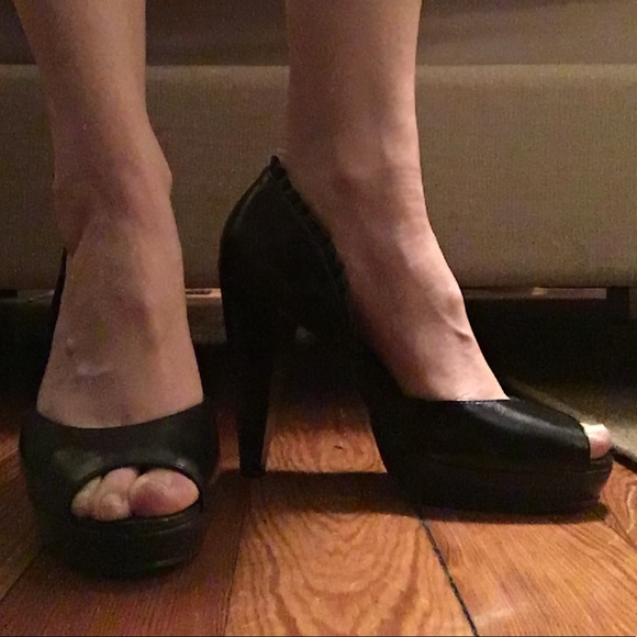 Madden Girl: Black Open-Toed Heels - Picture 10 of 11